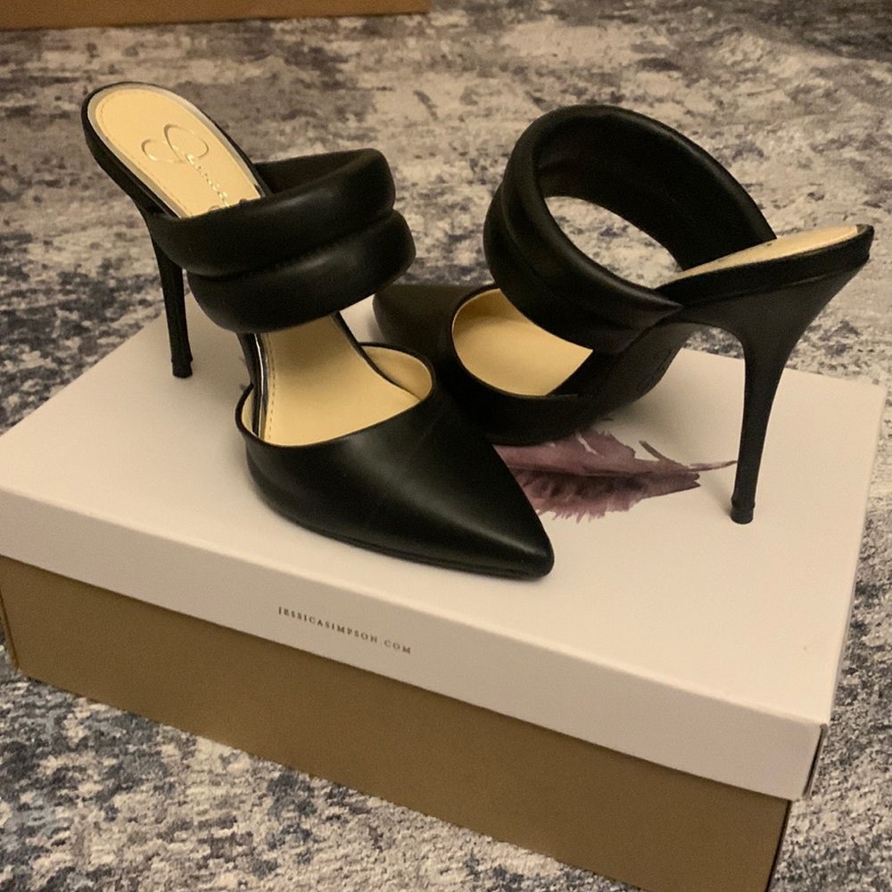 Jessica Simpson black Italia heel